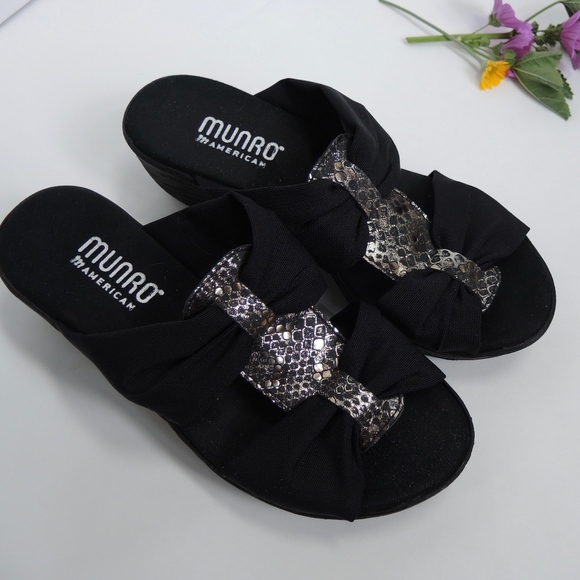 Munro black wedge slide in size 5W.  Gold metallic - Picture 2 of 8